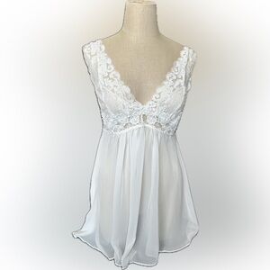 NWT In Bloom Babydoll White Lace Chemise with Pearl Accents